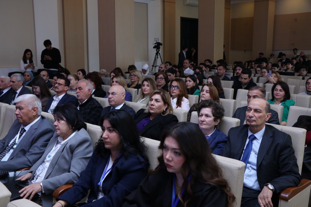 AzMİU-da beynəlxalq konfrans öz işinə başlayıb - FOTOLAR